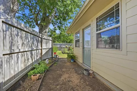 Exterior - 305 E Bonham, Tom Bean, TX 75489 photo 7 of 10