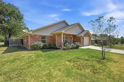 Exterior - 305 E Bonham, Tom Bean, TX 75489 photo 3 of 10