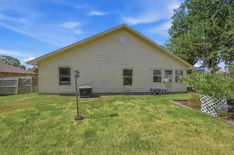 Exterior - 305 E Bonham, Tom Bean, TX 75489 photo 9 of 10