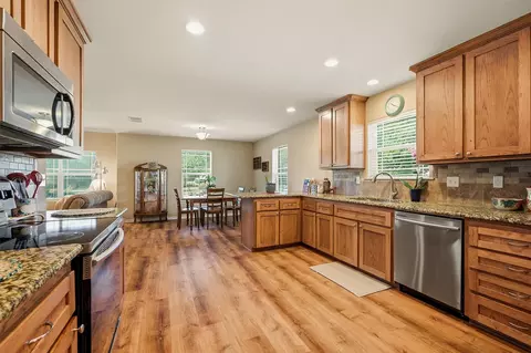 Kitchen - 305 E Bonham, Tom Bean, TX 75489 photo 4 of 6