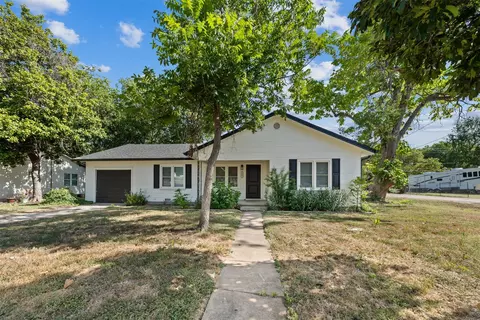 903 E Avenue C, Valley Mills, TX 76689