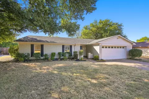 1215 Cindy Ln, Cleburne, TX 76033