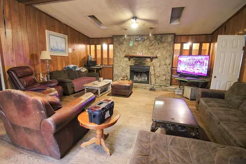 Living - 204 E 9th, Hooks, TX 75561 photo 1 of 2