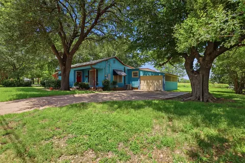 902 W Bridge St, Granbury, TX 76048
