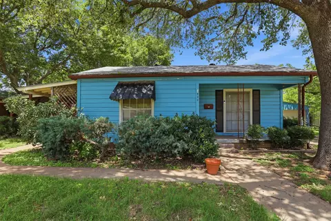 902 W Bridge St, Granbury, TX 76048