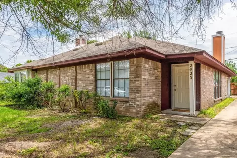 2425 Summer Place Dr, Arlington, TX 76014