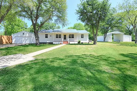 120 Janice Ln, Mabank, TX 75156