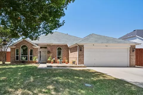 704 Oakridge Dr, Lake Dallas, TX 75065