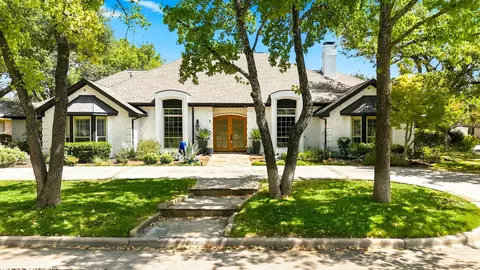 5702 Club Oaks Dr, Dallas, TX 75248