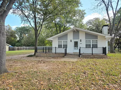 131 Ocean Dr, Gun Barrel City, TX 75156
