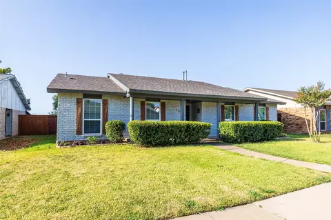 1948 Rambling Ridge Ln, Carrollton, TX 75007