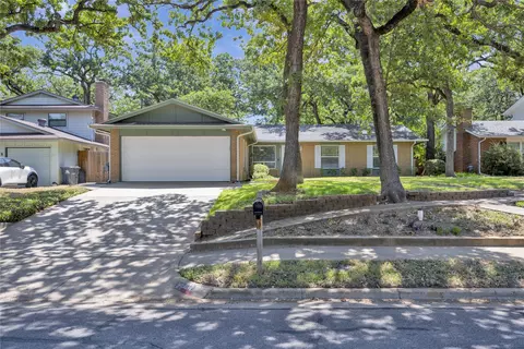 2812 Norwood Ln, Arlington, TX 76013