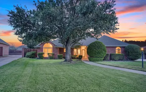 729 Bent Tree Ct, Hurst, TX 76054