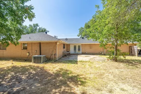 Exterior - 600 E Liberty St, Pilot Point, TX 76258 photo 4 of 7