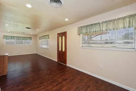 Living - 600 E Liberty St, Pilot Point, TX 76258 photo 5 of 11