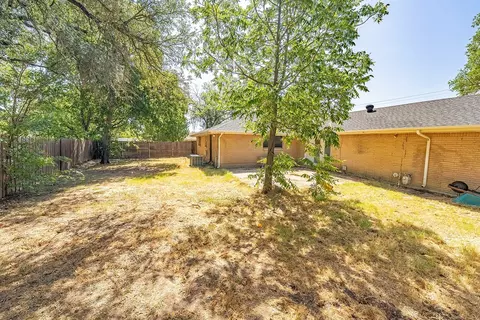 Exterior - 600 E Liberty St, Pilot Point, TX 76258 photo 3 of 7