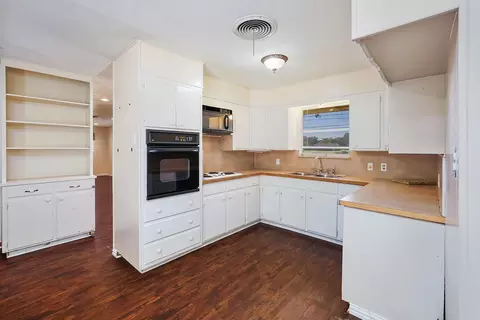Kitchen - 600 E Liberty St, Pilot Point, TX 76258 photo 2 of 3