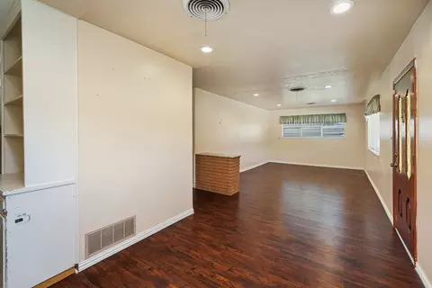 Living - 600 E Liberty St, Pilot Point, TX 76258 photo 4 of 11