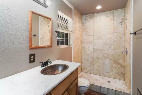 Bath - 600 E Liberty St, Pilot Point, TX 76258 photo 4 of 4