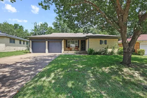 813 S Andrews St, Sherman, TX 75090