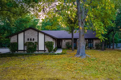 305 Shadowwood Trl, Ovilla, TX 75154