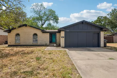 7440 Beckwood Dr, Fort Worth, TX 76112