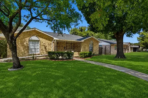 831 Kelso Dr, Dallas, TX 75211