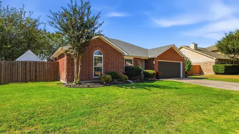 Exterior - 508 E Oak St, Aledo, TX 76008 photo 5 of 6