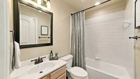 Bath - 508 E Oak St, Aledo, TX 76008 photo 4 of 4
