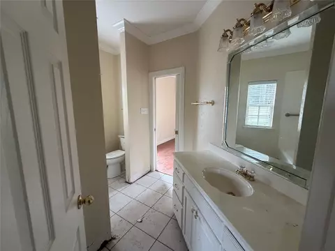 Bath - 120 Burton St, Longview, TX 75603 photo 2 of 5