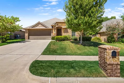 913 Abbey Ln, Midlothian, TX 76065