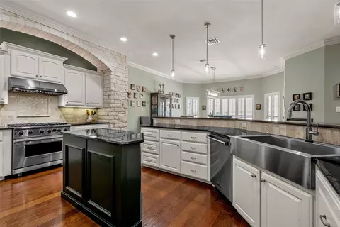 Kitchen - 101 Morningview Cir, Waco, TX 76708 photo 4 of 4