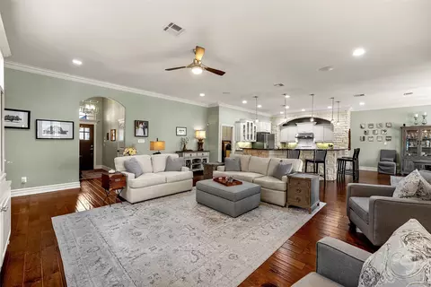 Living - 101 Morningview Cir, Waco, TX 76708 photo 2 of 3