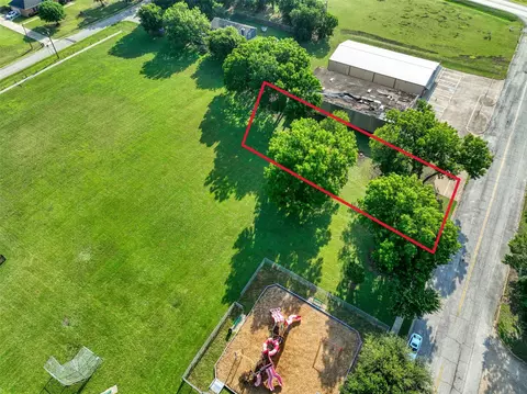 723 E Main St, Lancaster, TX 75146 photo 4