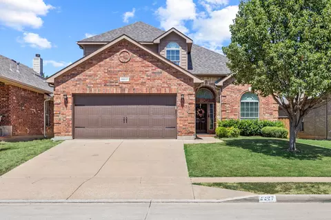 2217 Frosted Willow Ln, Fort Worth, TX 76177