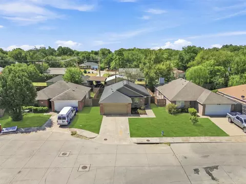 8570 Bearden Ln, Dallas, TX 75227