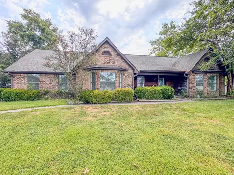 204 Briarwood St, Sulphur Springs, TX 75482