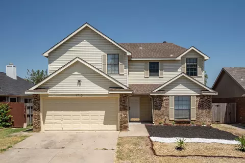 8713 Elbe Trl, Fort Worth, TX 76118