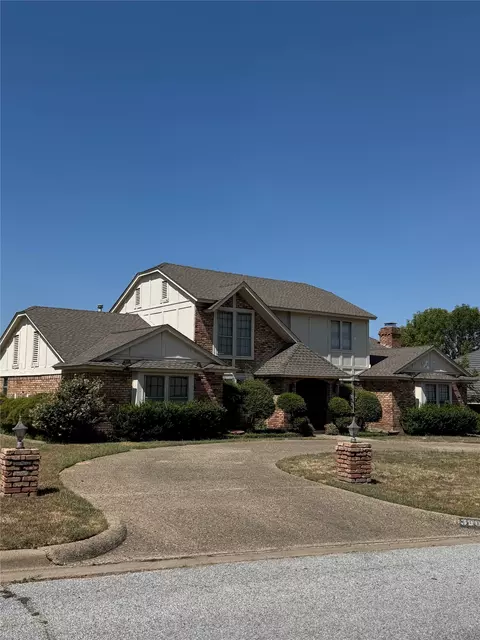 3901 Diamond Loch W, North Richland Hills, TX 76180