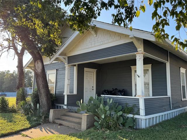 214 W Westhill Dr, Cleburne, TX 76033