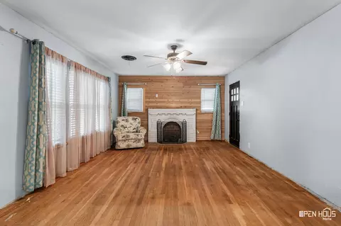 Living - 206 E Summit Ave, Electra, TX 76360 photo 2 of 4