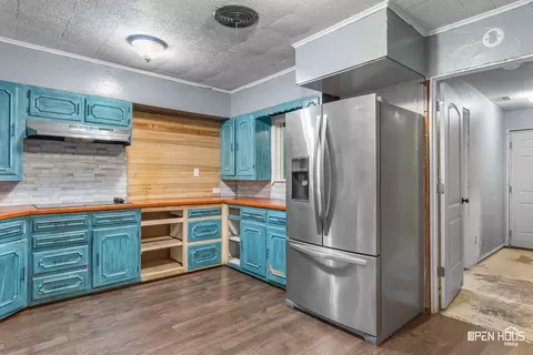 Kitchen - 206 E Summit Ave, Electra, TX 76360 photo 4 of 4