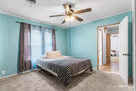 Bedroom - 206 E Summit Ave, Electra, TX 76360 photo 6 of 8