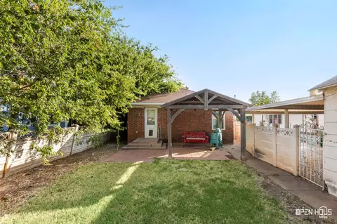 Exterior - 206 E Summit Ave, Electra, TX 76360 photo 2 of 7