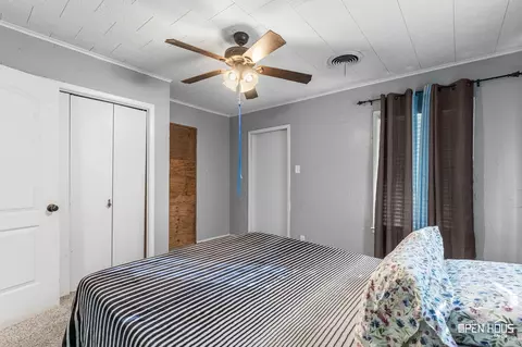 Bedroom - 206 E Summit Ave, Electra, TX 76360 photo 7 of 8
