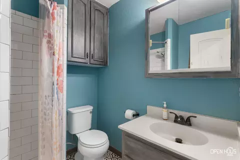 Bath - 206 E Summit Ave, Electra, TX 76360 photo 1 of 2