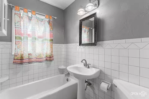 Bath - 206 E Summit Ave, Electra, TX 76360 photo 2 of 2