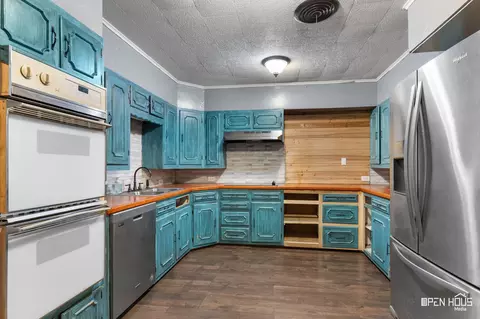 Kitchen - 206 E Summit Ave, Electra, TX 76360 photo 1 of 4