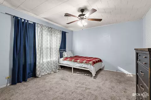 Bedroom - 206 E Summit Ave, Electra, TX 76360 photo 4 of 8