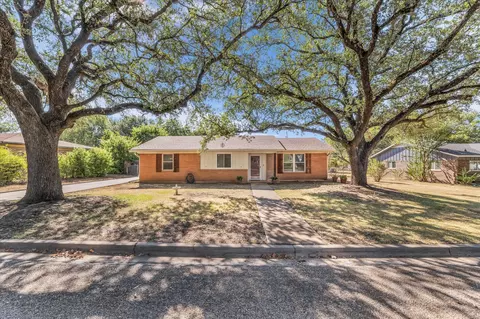 206 Randy Dr, Woodway, TX 76712